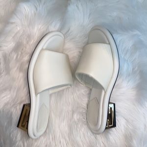 🔥White leather sandals.🔥